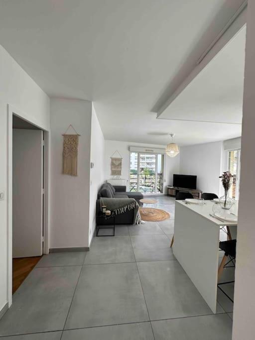 Charmant T3 Moderne Climatise Villeurbanne Luaran gambar