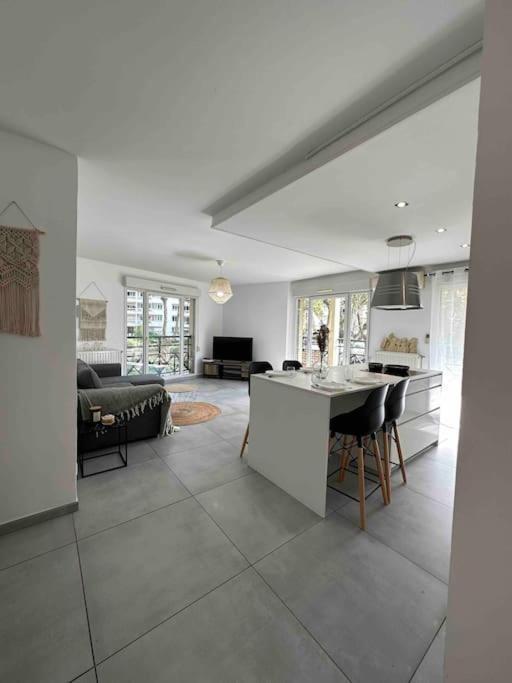 Charmant T3 Moderne Climatise Villeurbanne Luaran gambar