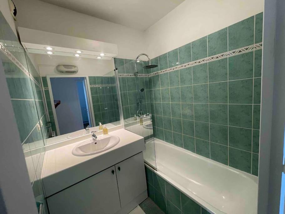 Charmant T3 Moderne Climatise Villeurbanne Luaran gambar